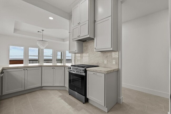 Building Photo - 512 2nd St