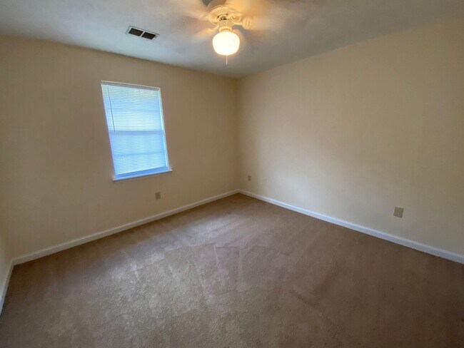 Building Photo - PRE-LEASING FOR AUGUST 2026!