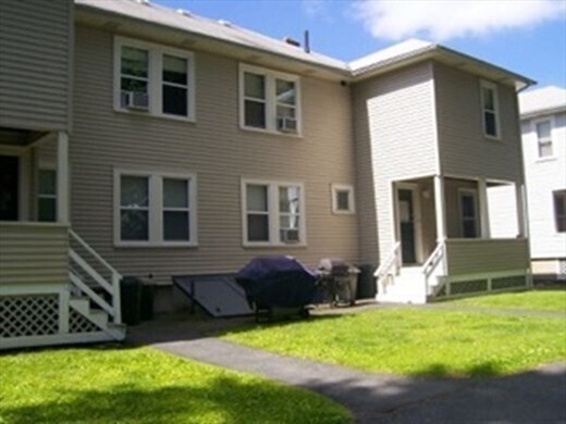 Building Photo - 256 Robbins St