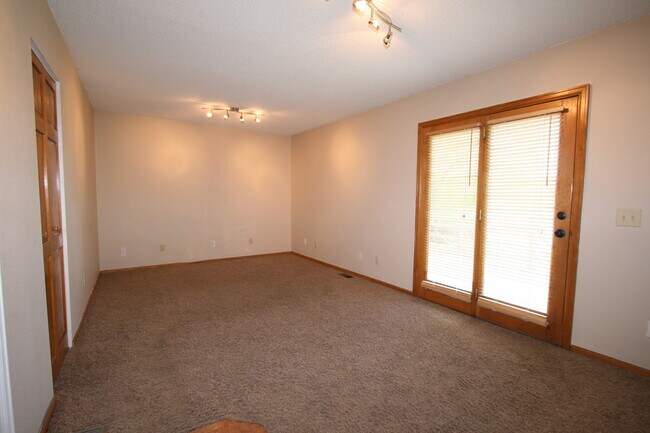 Building Photo - Wonderful 3 bedroom home close to Palmer P...