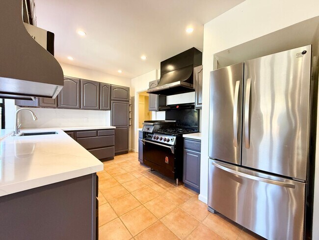Building Photo - Beautifully Renovated Single-Family Home i...