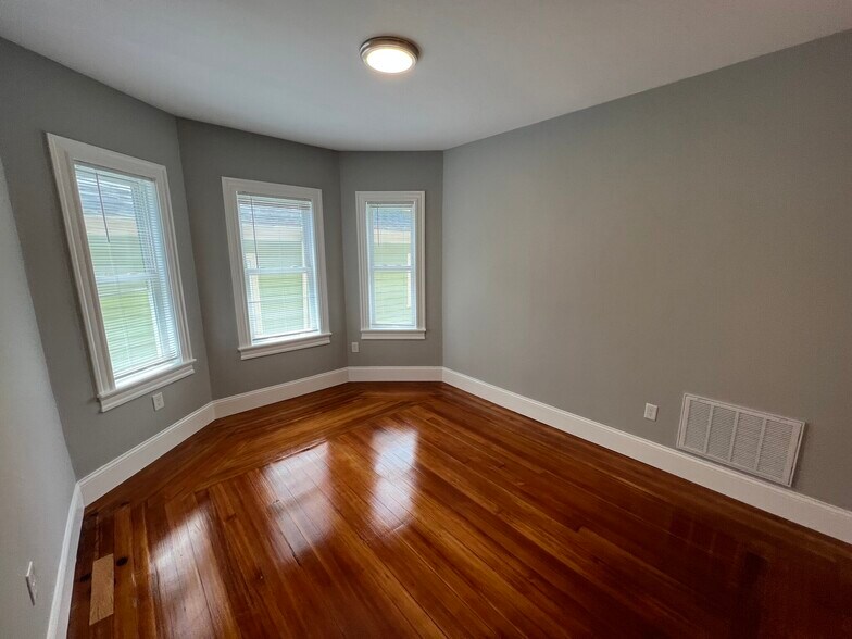 Building Photo - 33 Hancock St