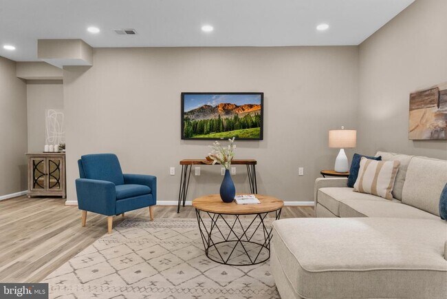 Building Photo - 10429 Headly Ct