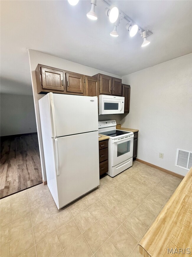 Building Photo - 97 Peachtree Ln