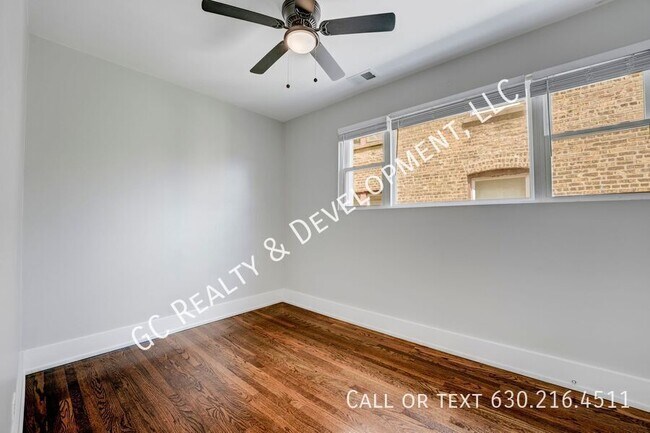 Building Photo - 4329 N Ashland Ave