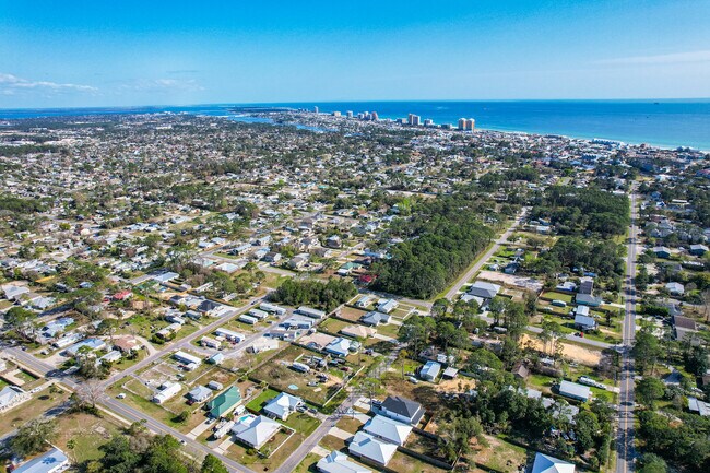 Minutes to the beach! - 2311 Anne Ave