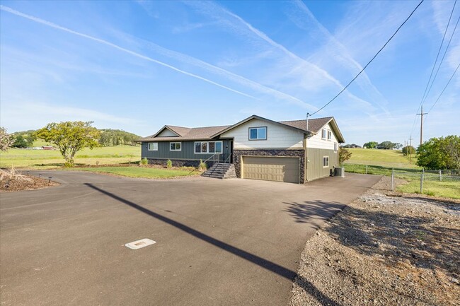 Building Photo - 2477 Coker Butte Rd