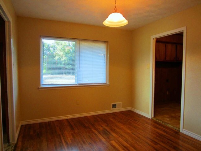 Building Photo - 1450 Highland Village Rd
