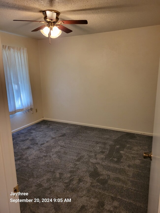 Large Bedroom - 1515 E Beverly Dr