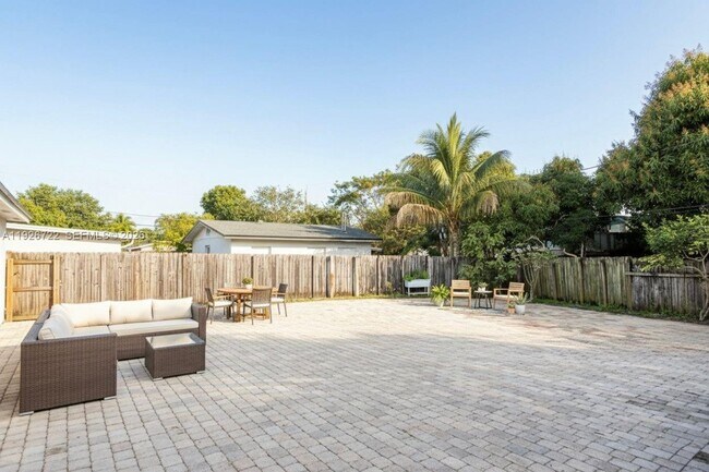 Building Photo - 300 SW 8th St