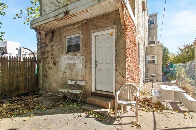 Building Photo - 1716 N 18th St