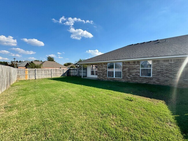 Building Photo - 10201 Iris Ln