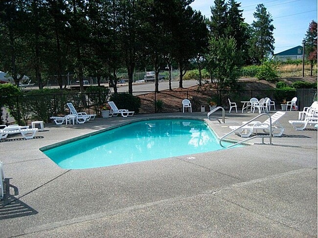 Building Photo - 2 Bedroom 1.5 Bath Condo Renton - 1 Carpor...