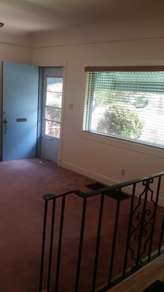 Building Photo - 401 Hermosa Dr NE