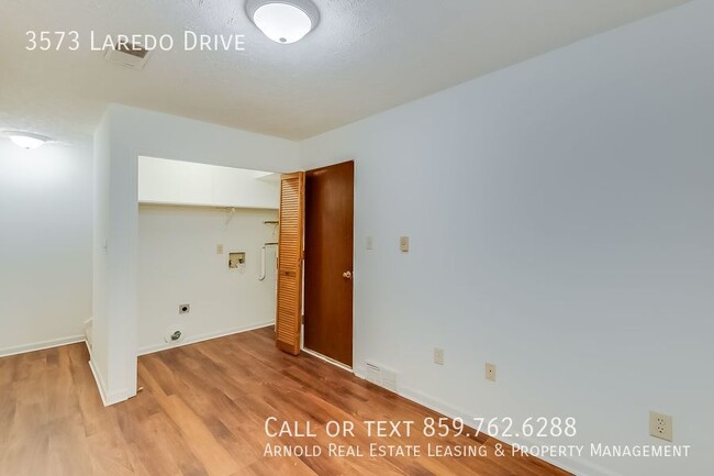 Building Photo - New 2 Bedroom 1.5 Bath Listing!