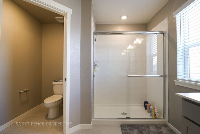 Building Photo - Beautiful New Home in West Greeley!