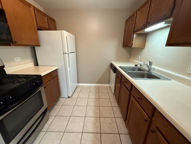 Building Photo - 320 Newport Ln