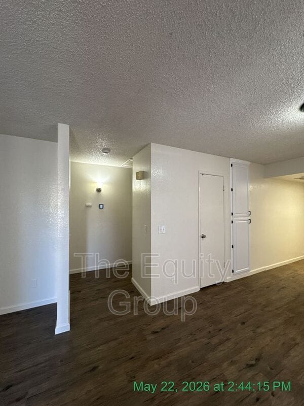 Building Photo - 148 S Peppertree St