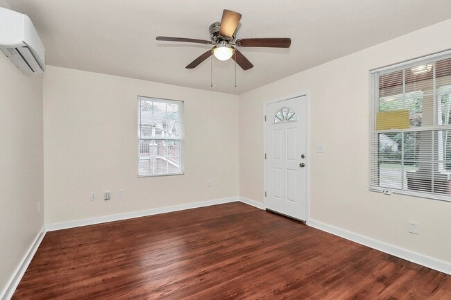 Building Photo - Rent Special on Affordable Duplex in Ender...