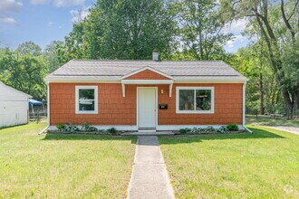 Building Photo - 2- Bedroom Single family home Only $1250/M...