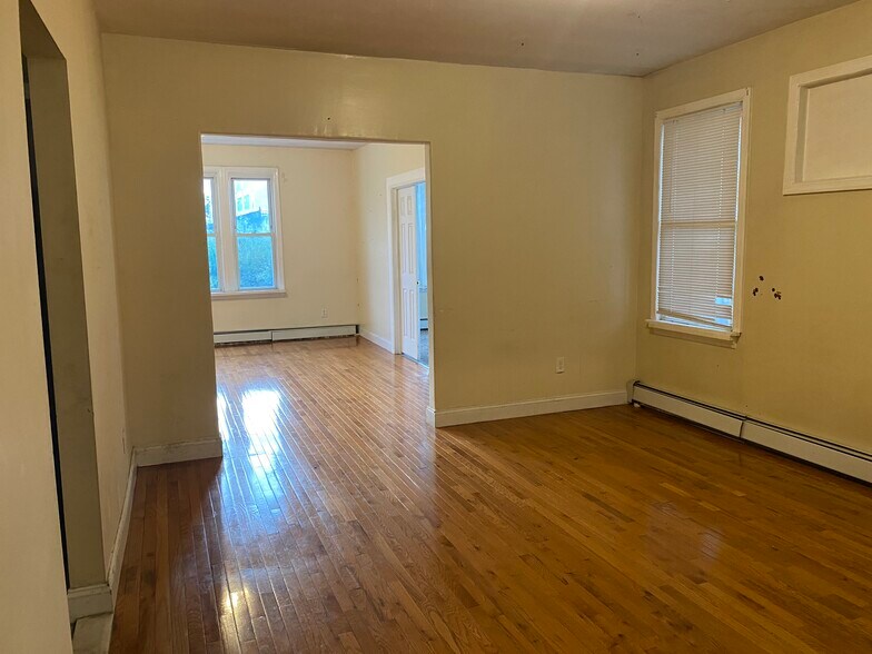 Building Photo - 307 Goldsmith Ave