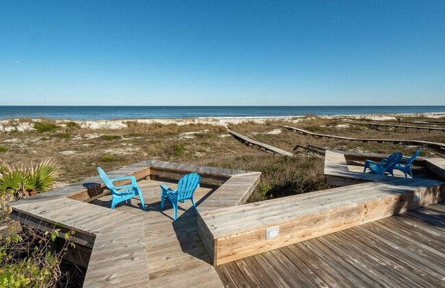 Building Photo - Chalet by the Sea SHORT OR LONG TERM RENTAL