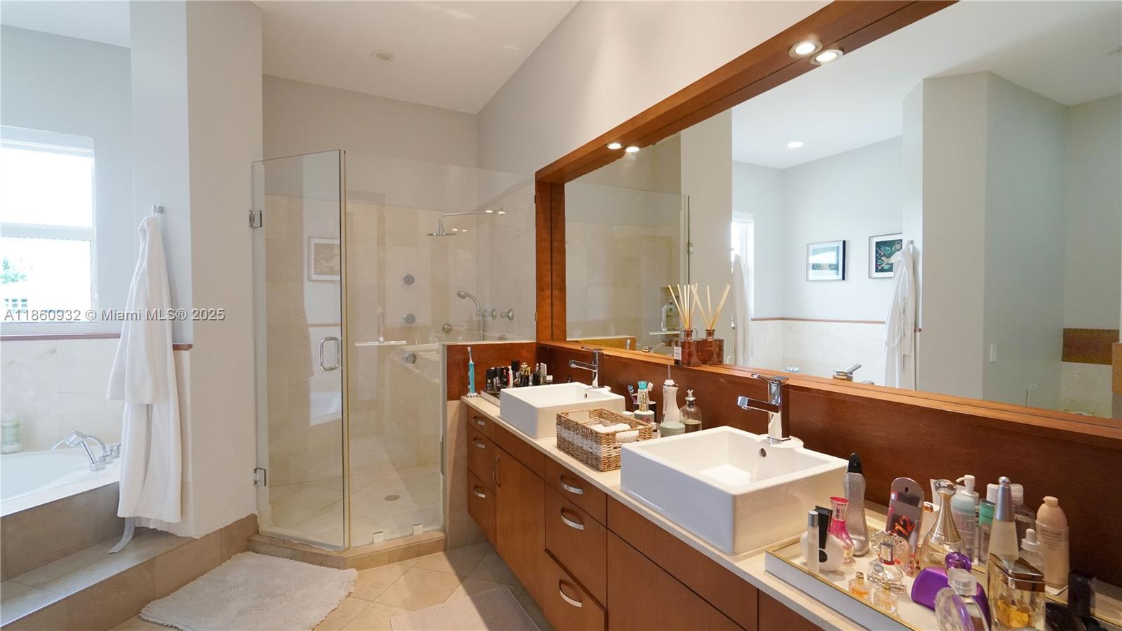 Building Photo - 7031 NW 113th Ct