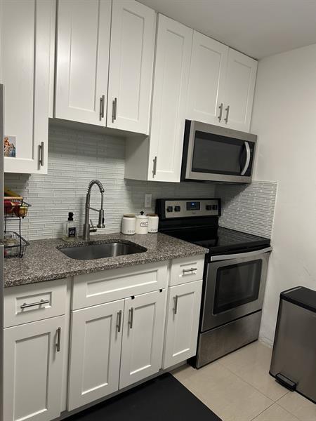 Building Photo - 6104 Cresthaven Ct