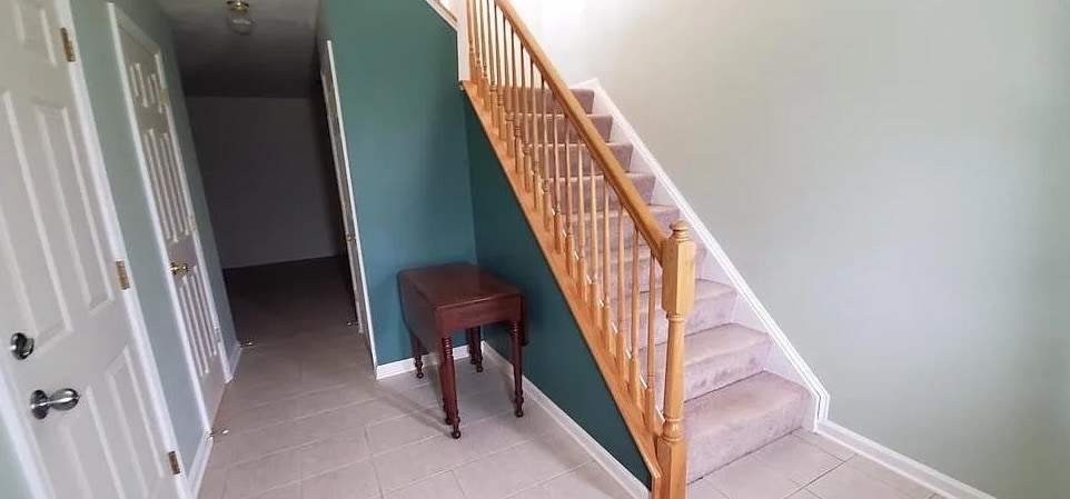 Entry - 455 Madison Dr