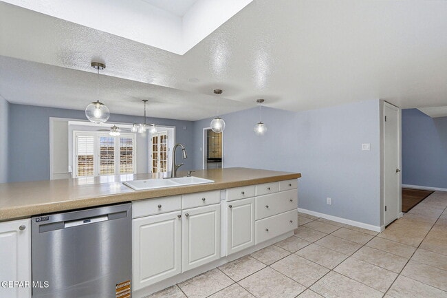 Building Photo - 6141 Sierra Valle Ln
