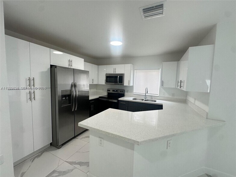 Building Photo - 116 NW 10th St