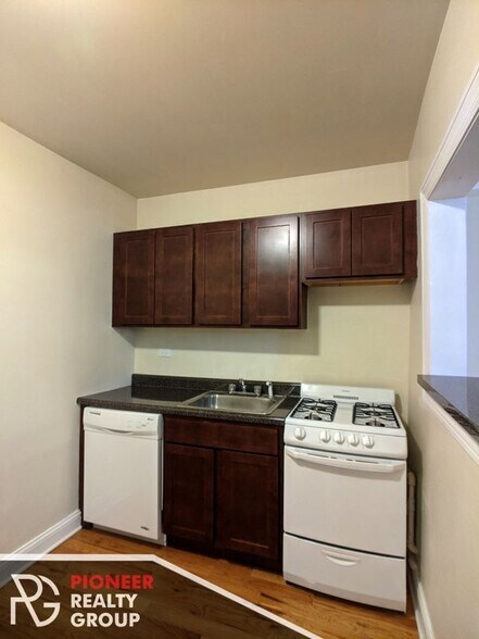 Building Photo - 1347 N Dearborn St