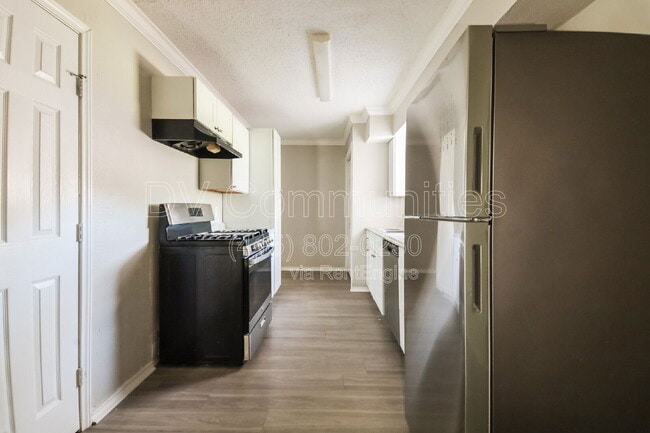 Building Photo - 4850 Bedford Dr