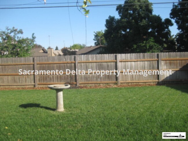 Building Photo - Wonderful 2 Bedroom Home Close to US Davis Med Center