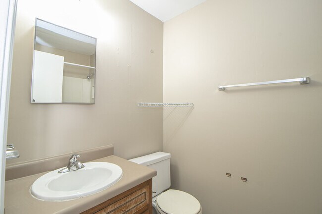 Building Photo - 812 Golf View Pl