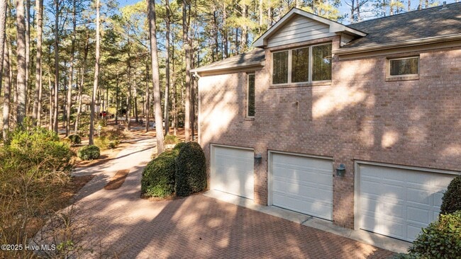 Building Photo - 17 McMichael Dr