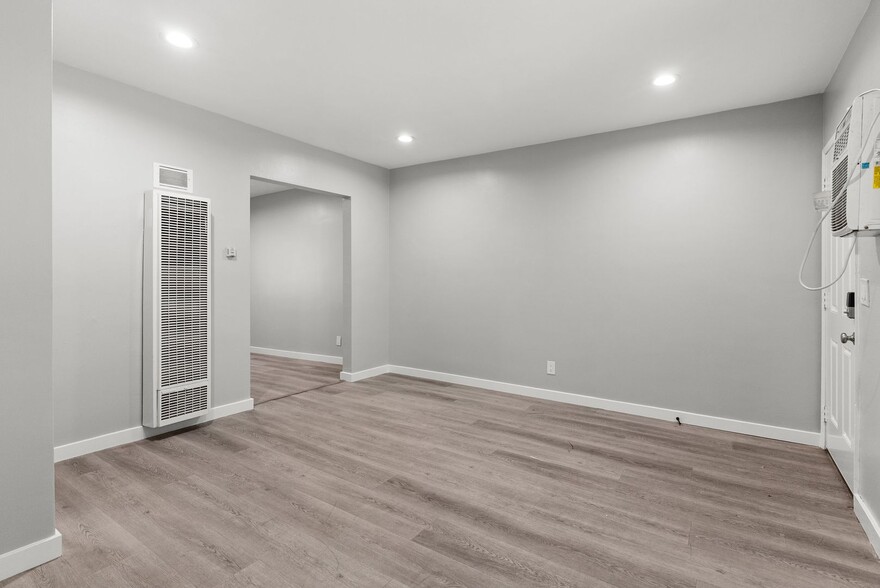 Building Photo - 113 S Lillie Ave