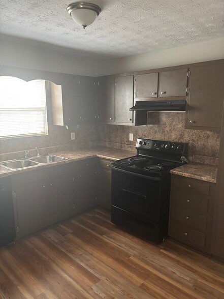 Building Photo - 231B Maple St