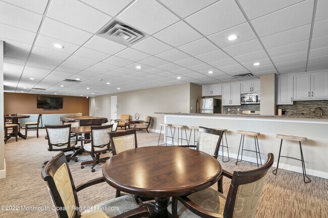 Building Photo - 675 Ocean Ave N