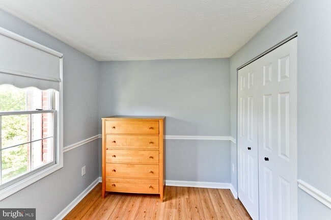 Building Photo - 9505 Baroness Ct