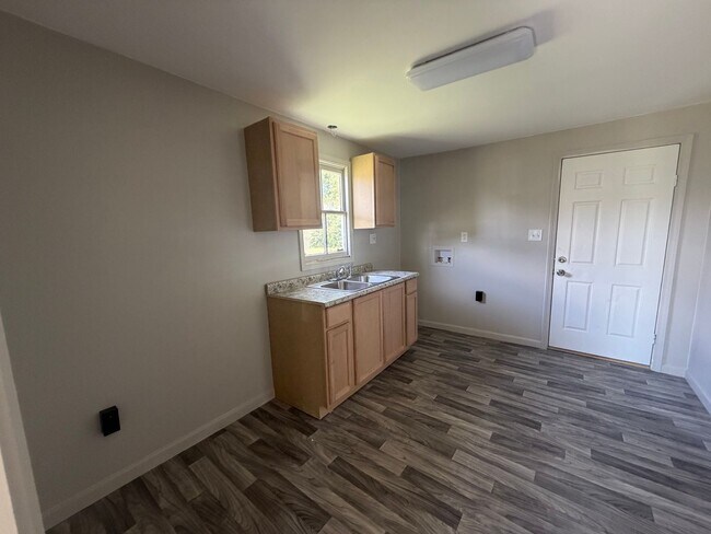 Building Photo - FOR RENT in LAFAYETTE!