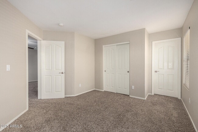 Building Photo - 4122 E Palm Beach Dr