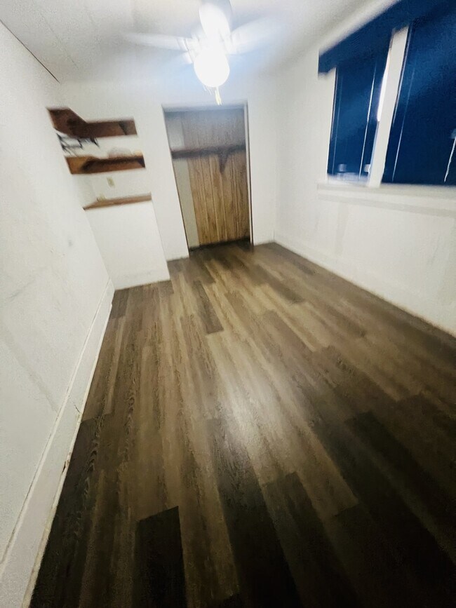 Building Photo - Spacious home in Seiling!