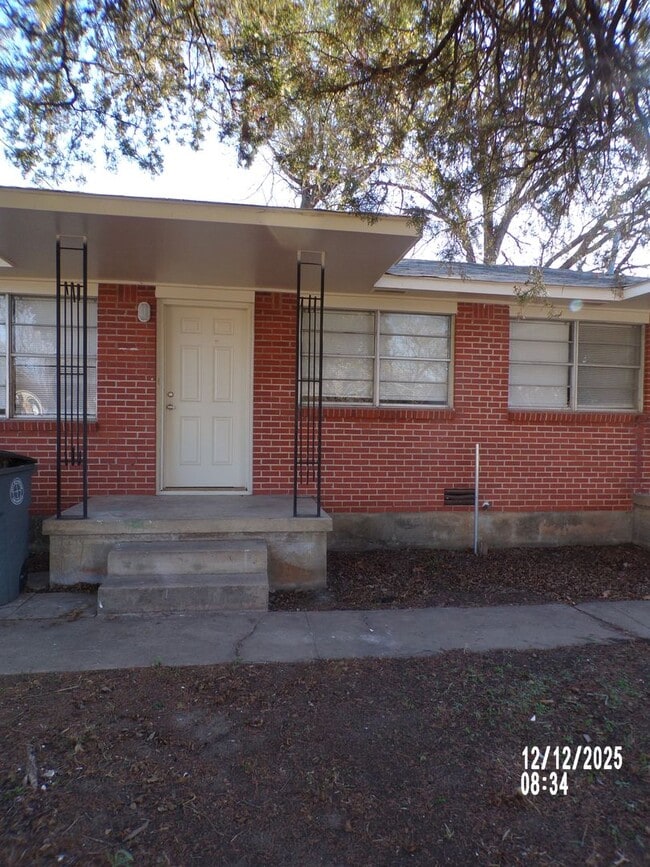 Building Photo - Great re-do