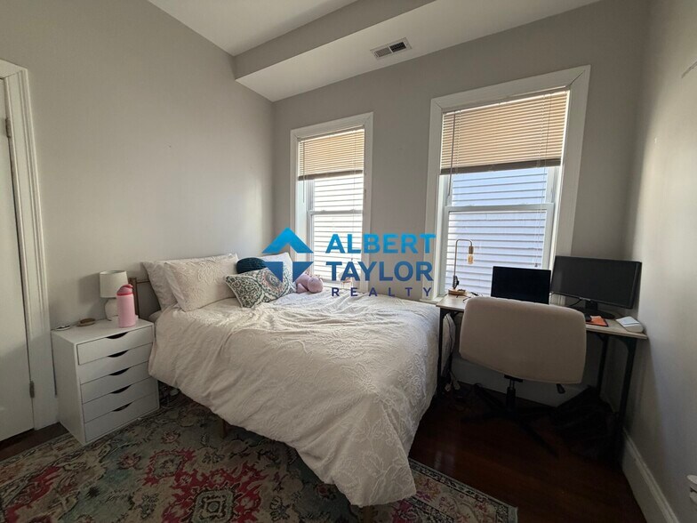 Building Photo - 92 Calumet St