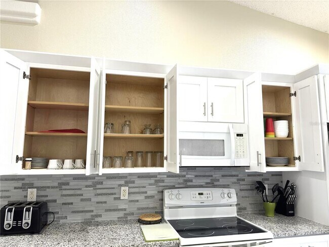 Building Photo - 16724 Rolling Green Dr