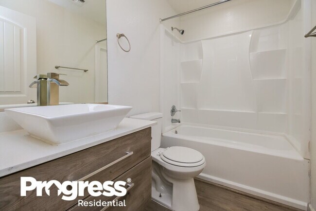 Building Photo - 3825 E Frances Ln