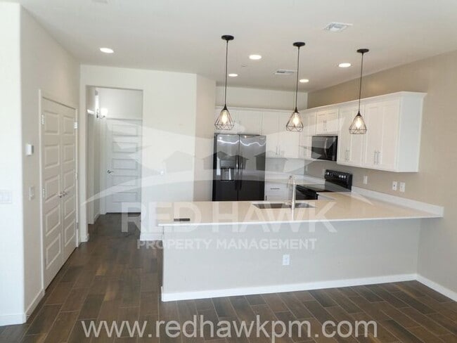 Building Photo - Gorgeous, Modern Three Bedroom, Two Bathro...