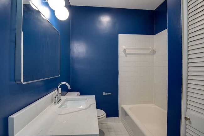 Building Photo - Welcome to your perfect rental in the hear...