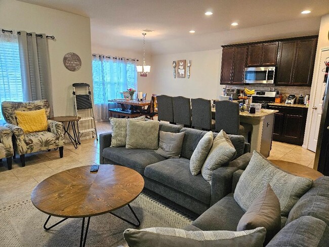 Building Photo - 9506 Green Maple Ct